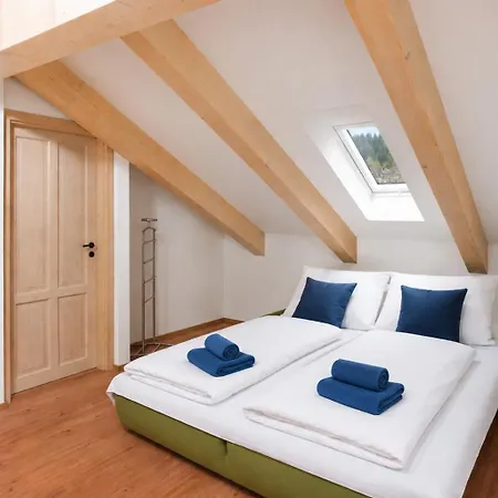 Apartment U Kralovske Mincovny V Podkrovi - Attic